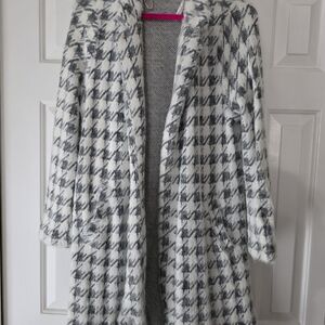 MELLODAY Black and White Knit with Pink Accent